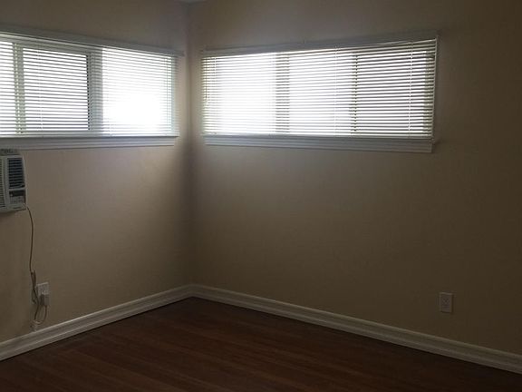 5th image of 12602 Oxnard St