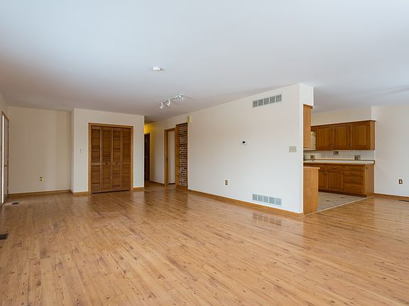 5th image of 3364 Hemlock St