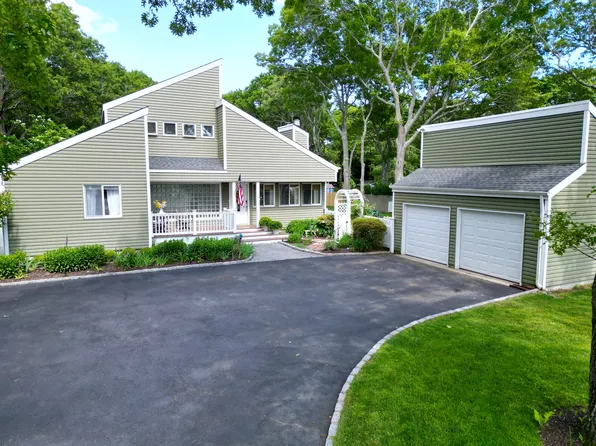 https://photos.zillowstatic.com/fp/ee8d72485d1a41ffd00657d8b6f9cb19-p_e.webp