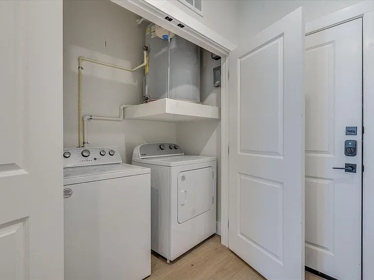 3000 Duval St #102 — Photo 23