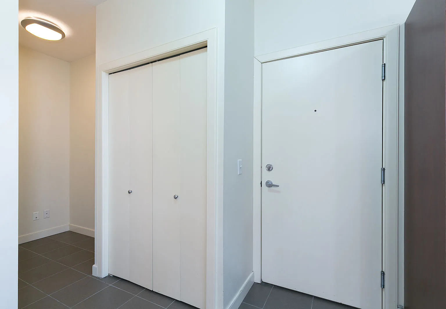 Spacious 1 Bedroom Condo in the Heart of Marda Loop CIP116 — Photo 3