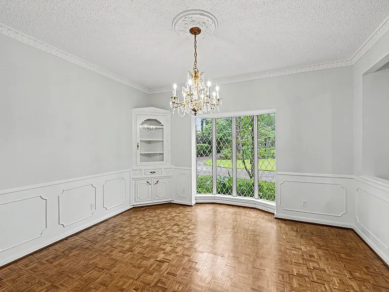 10811 Hunters Forest Dr — Photo 6