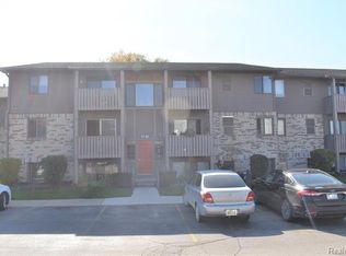 8739 Green Willow St APT 4, Brighton, MI 48116