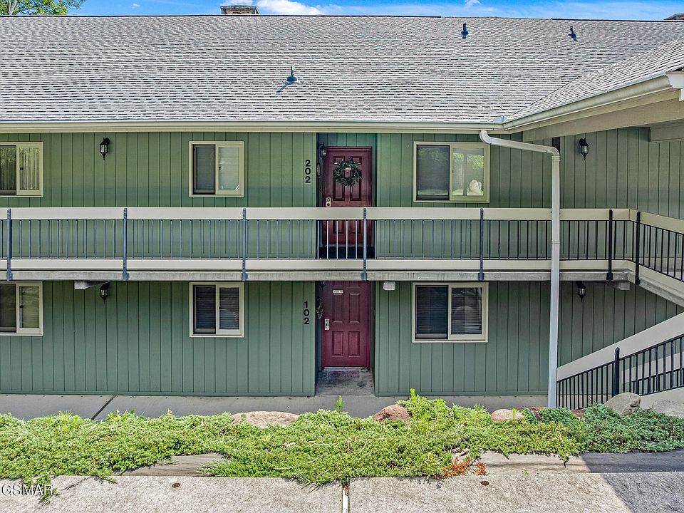 1st image of 526 Briarcliff Way APT 102