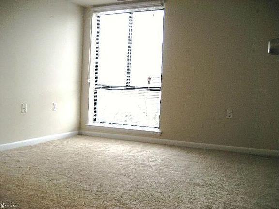 3rd image of 621 Center St APT 204