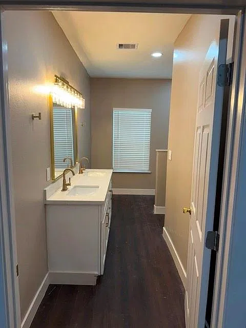 3 bed, 2.0 bath, 2298 sqft, $2,100 — Photo 4