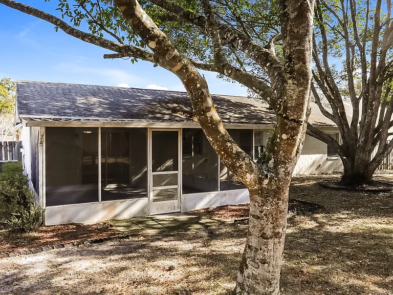 392 Panama Cir — Photo 16