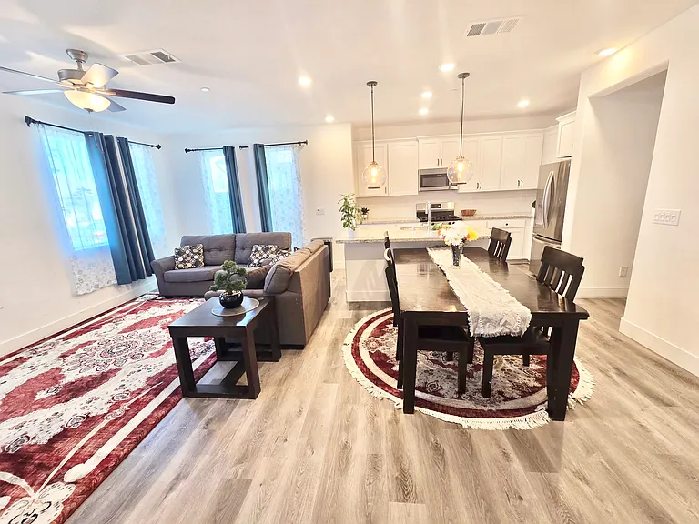 2137 Hunt St — Photo 4