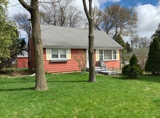 242 E Maple Ave, Roselle, IL 60172