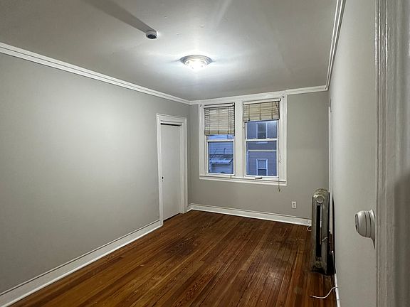 5th image of 84 Carlton Ave APT 2R