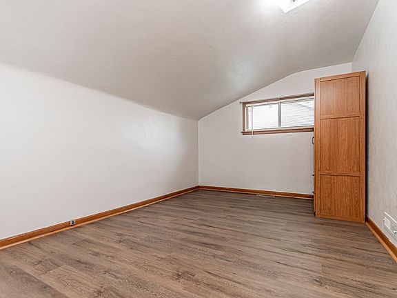 5th image of 118 E Pine St