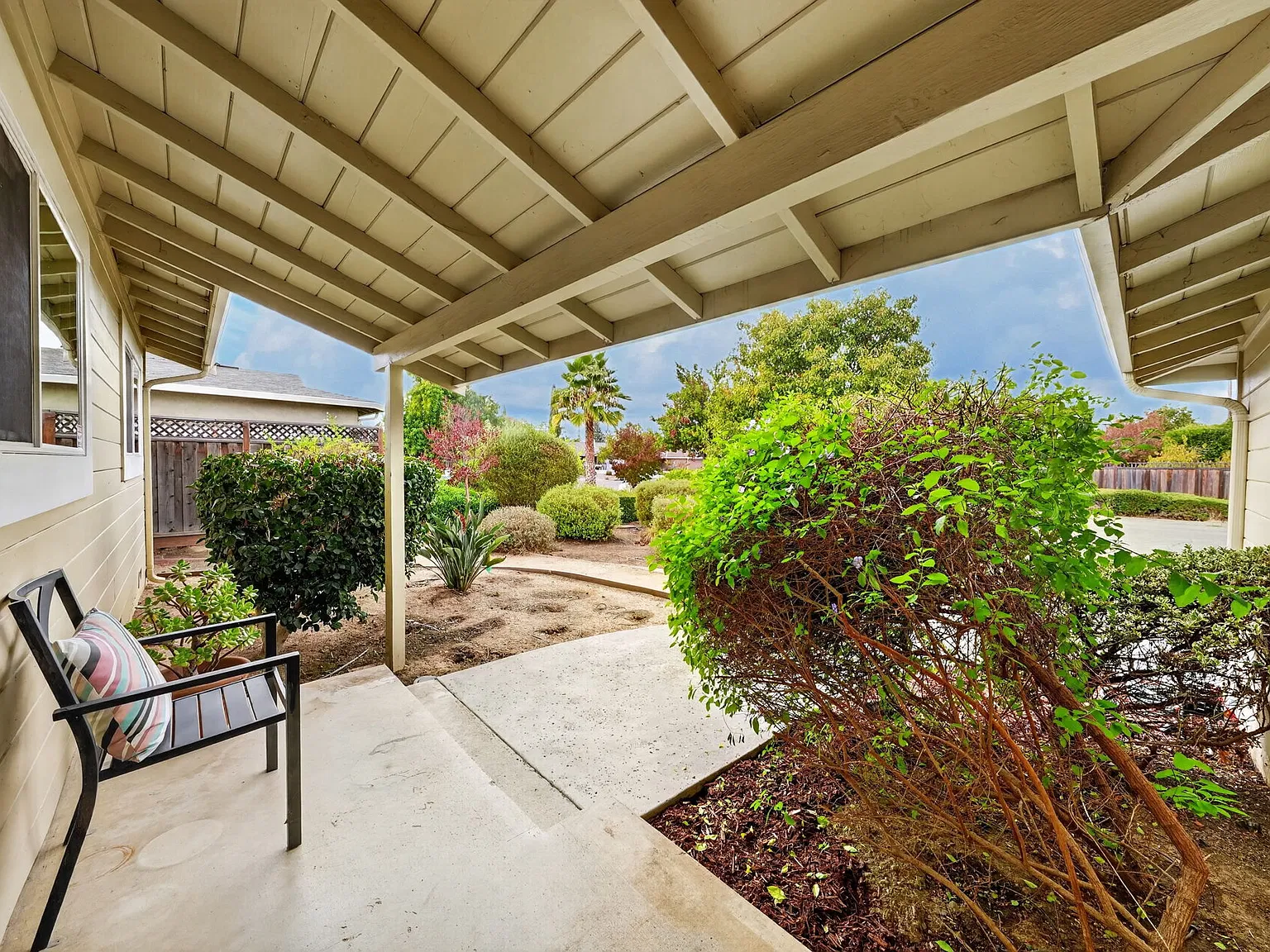 4 bed, 1322 sqft, $5,500 — Photo 3