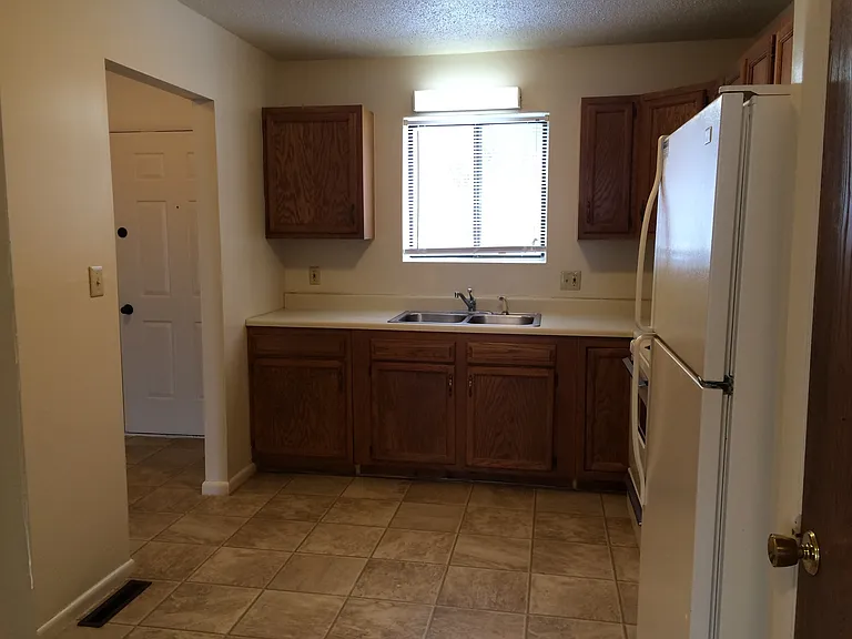 510-542 Hycliff Dr N — Photo 15