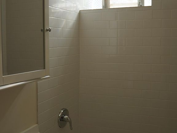 5th image of 1700 N Richmond St #G