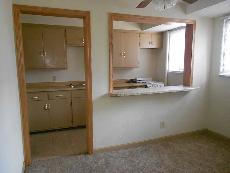 905 Kilian Blvd SE — Photo 6