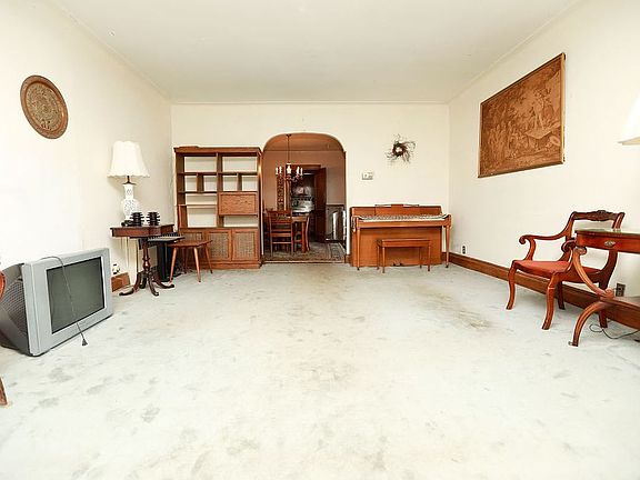 4th image of 68-42 Kessel St #1