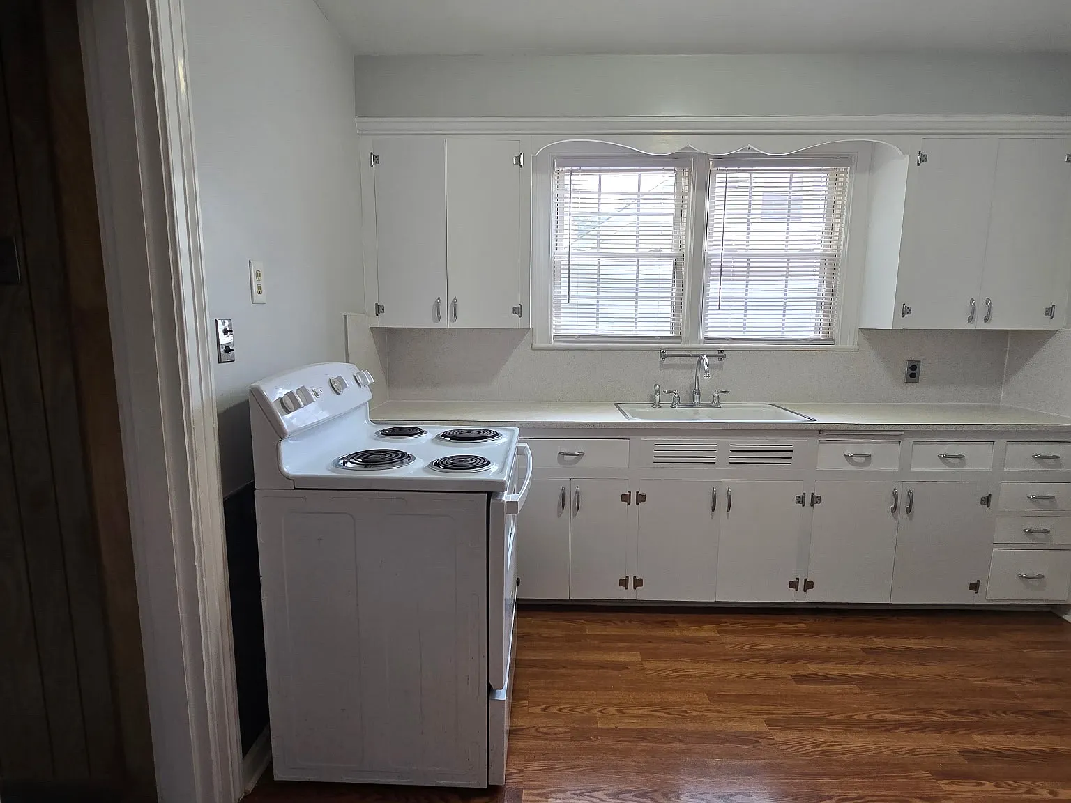 3 bed, 1690 sqft, $1,200 — Photo 2
