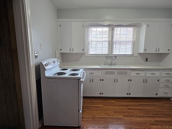 2nd image of 188 Rocklawn Ave