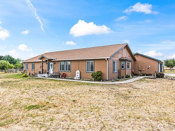 2nd image of 1880 Dilley Road