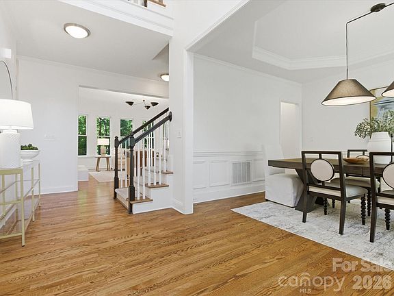 3rd image of 1104 Lytton Ln
