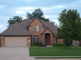 5713 S Berry Farm Dr, Rogers, AR 72758