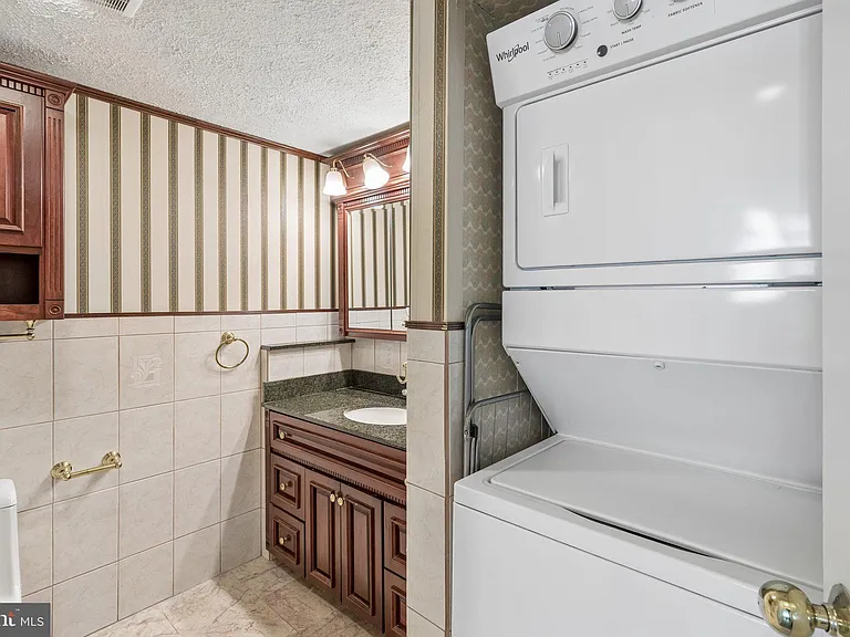 1420 Locust St #23E — Photo 12