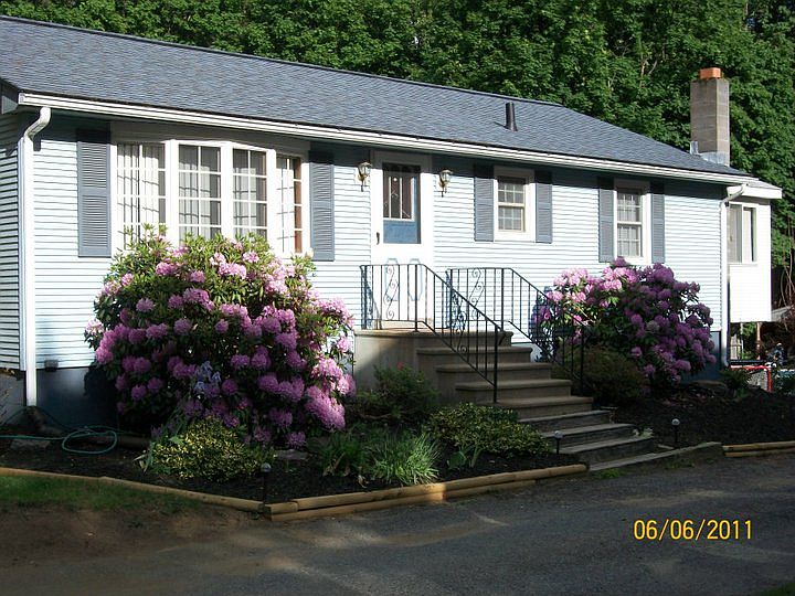 2nd image of 20 1/2 Holmes St