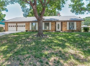 8016 Lifford St, Benbrook, TX 76116