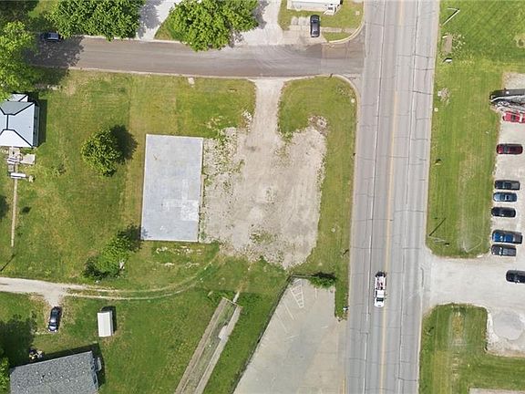 2nd image of 1303 East St
