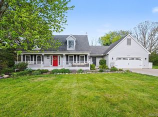 5600 Chestnut Hill Dr, Clarkston, MI 48346