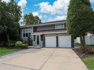 14 Glenn Dr, Woodbury, NY 11797