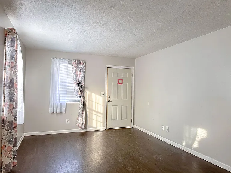 1326 S Elizabeth St — Photo 20