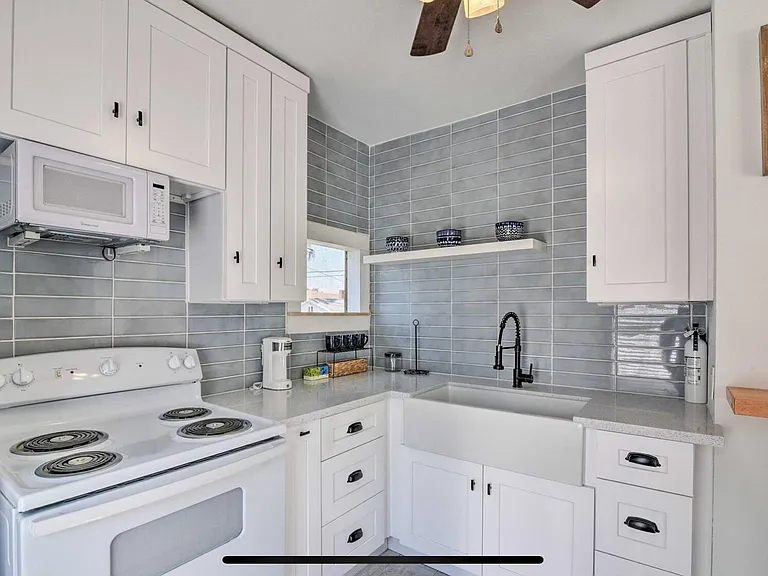 3402 Avenue Q 1/2 — Photo 10