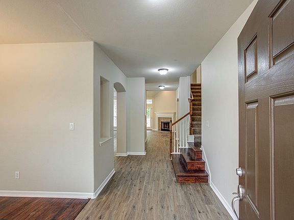 4th image of 811 Clear Meadow Ct