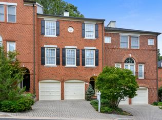 125 Crofton Hill Ln, Rockville, MD 20850