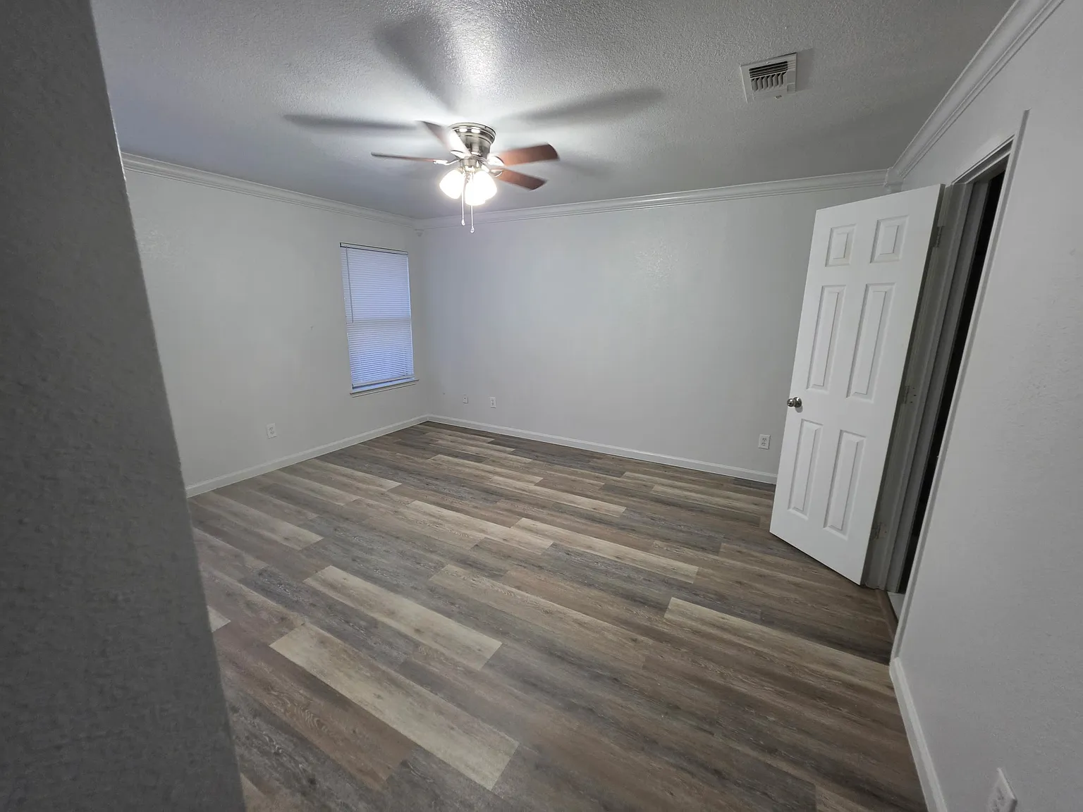 3 bed, 1602 sqft, $2,350 — Photo 3