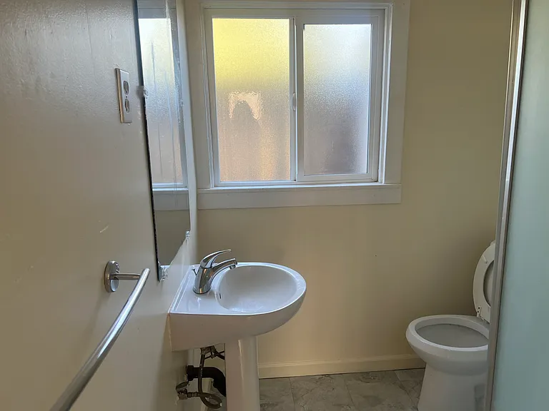2230 Q St #B — Photo 2