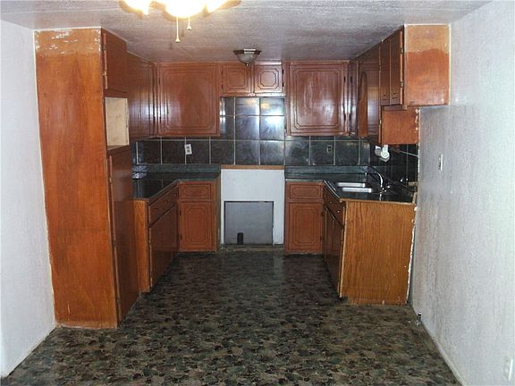 4th image of 215 N Ostrom Ave