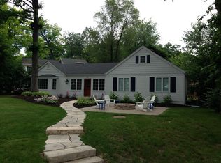 608 Agaming Rd, Fontana, WI 53125