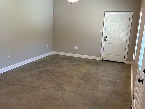 5th image of 103 Tina Dr #B