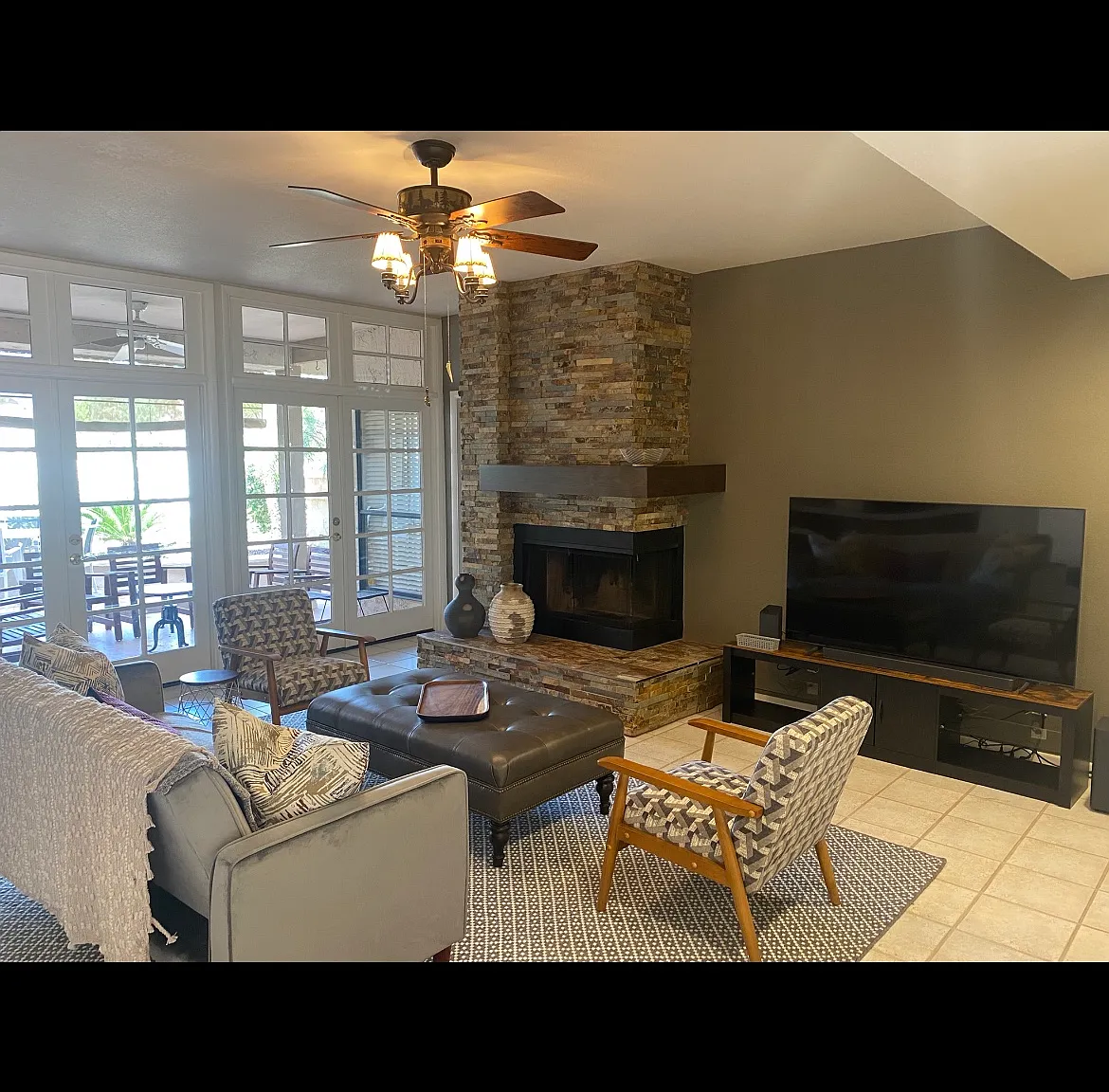 9709 E Mountain View Rd — Photo 2
