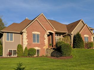 2921 Moelter Dr, Lake Geneva, WI 53147