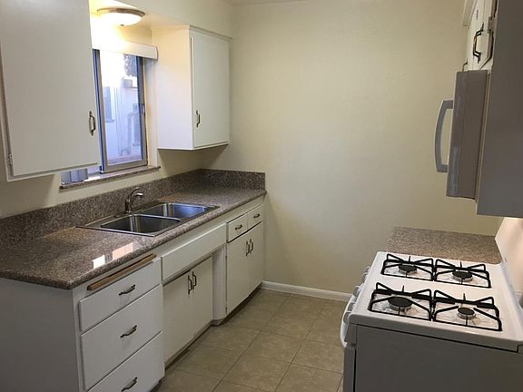 5th image of 312 E Badillo St