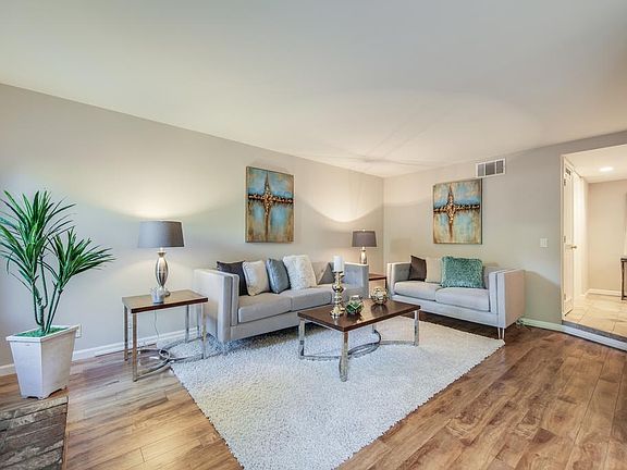 4th image of 10116 Lamplighter Sq