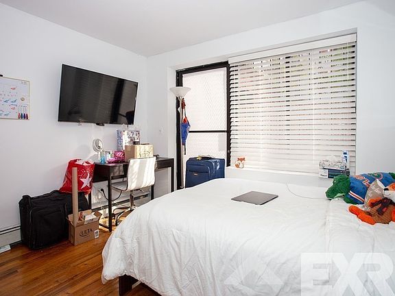 3rd image of 530 W 47th St APT 1