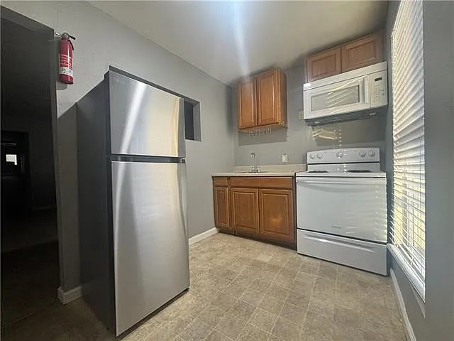 1 bed, 1.0 bath, 350 sqft, $625 — Photo 2