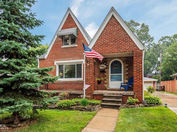 2222 Ridgemont Rd, Grosse Pointe Woods, MI 48236