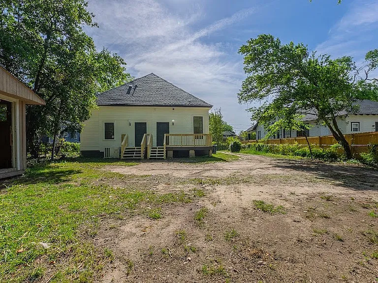 2807 Beacon Ave — Photo 22