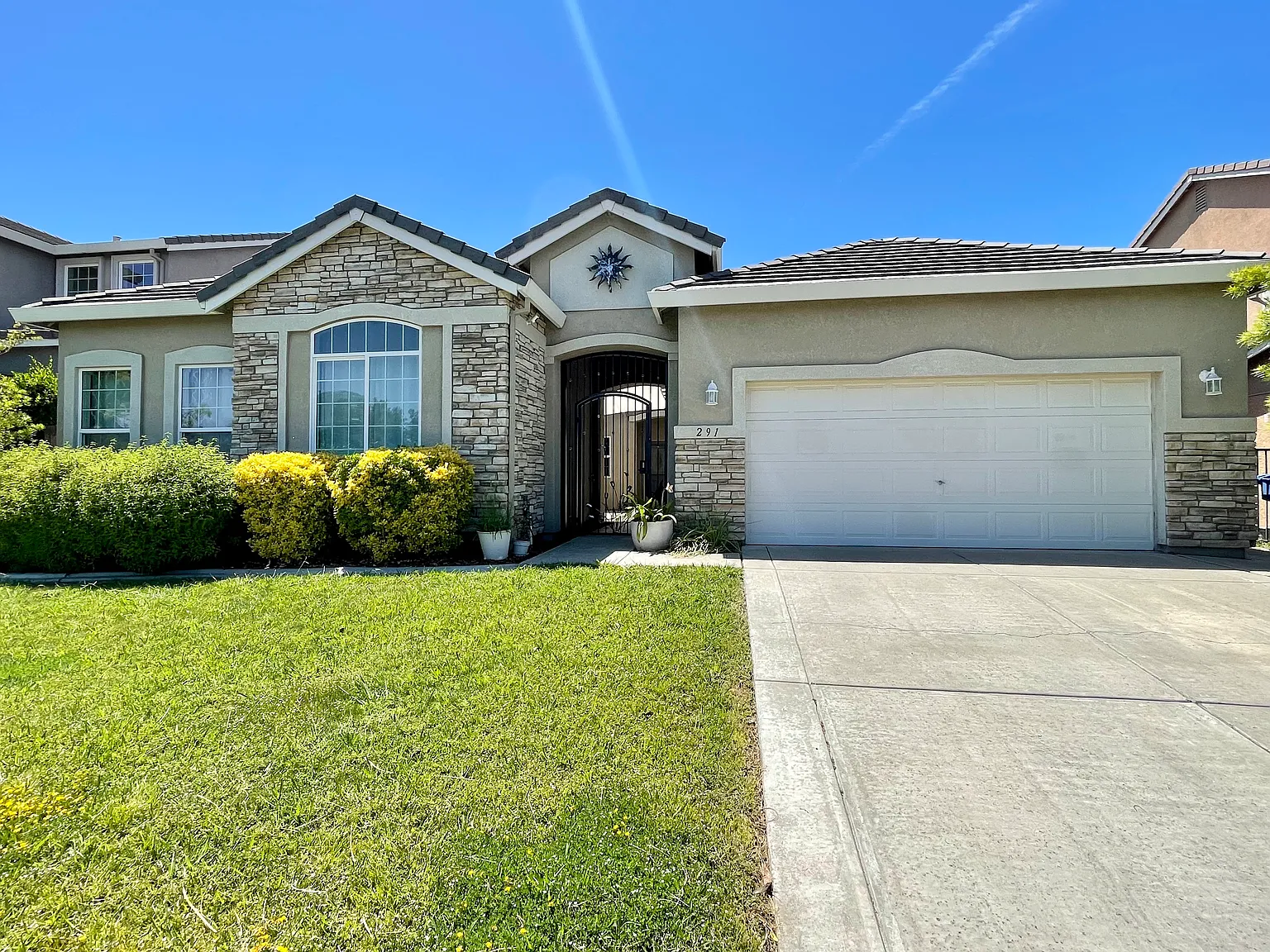 291 Orcutt Cir — Photo 1