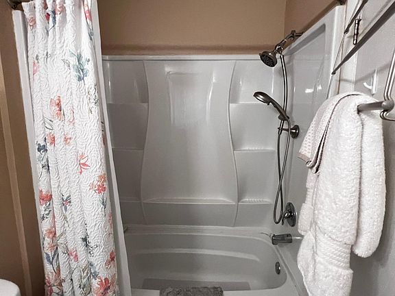 3rd image of 13 Chesapeake Dr #16
